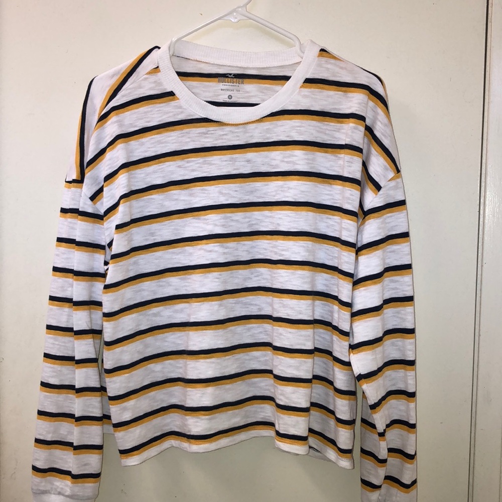 Women’s Hollister top